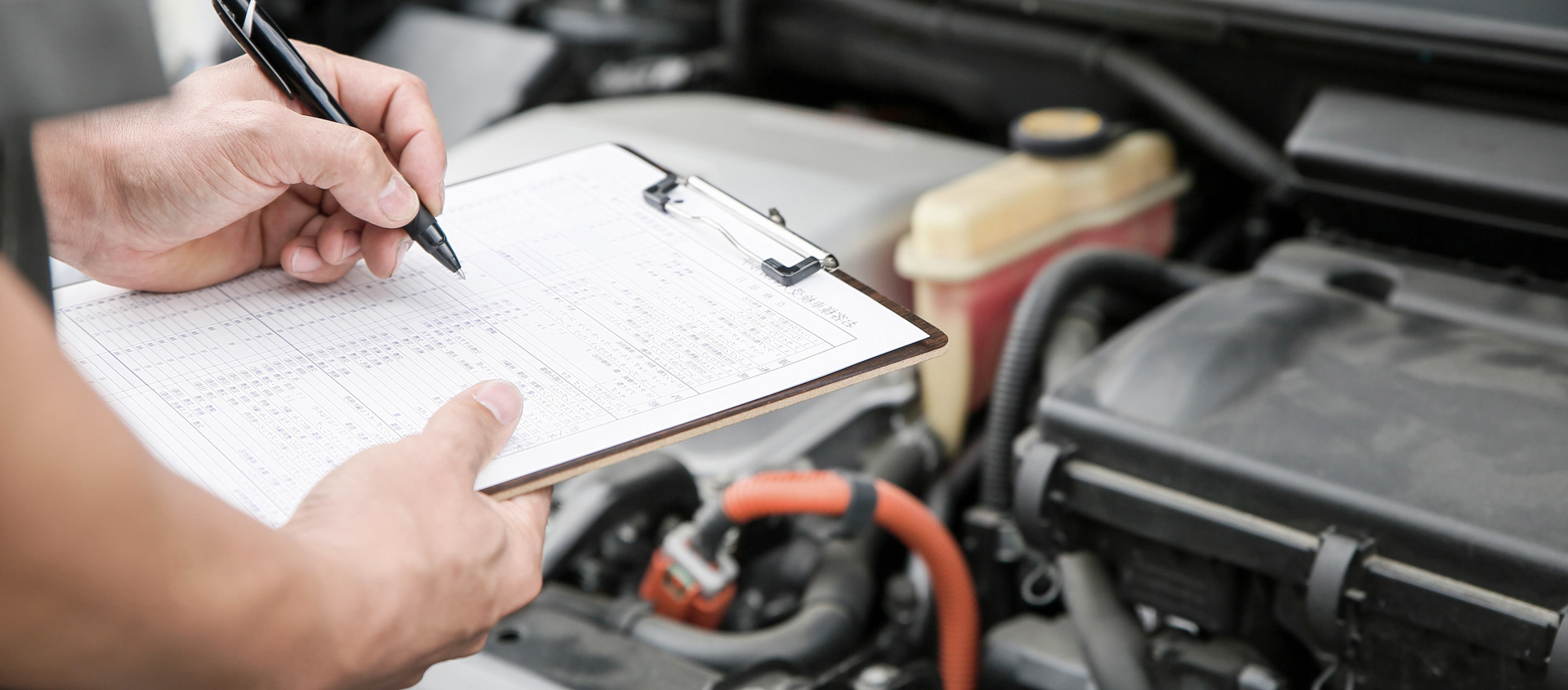 Страховой спор после ДТП: анализ ущерба от падения строительных конструкций